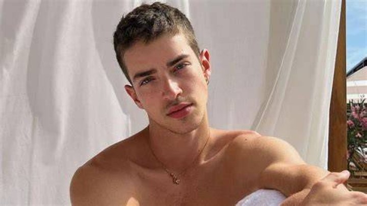 45 Steamy Pics of Manu R&iacute;os From '&Eacute;lite' & 'Strange Way of Life'
