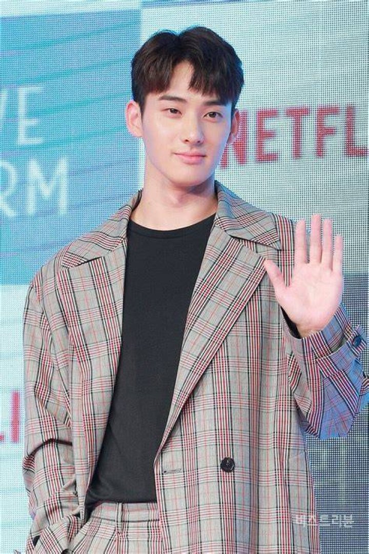 5 Stylish Korean Actors And The Controversial Gay Characters They
