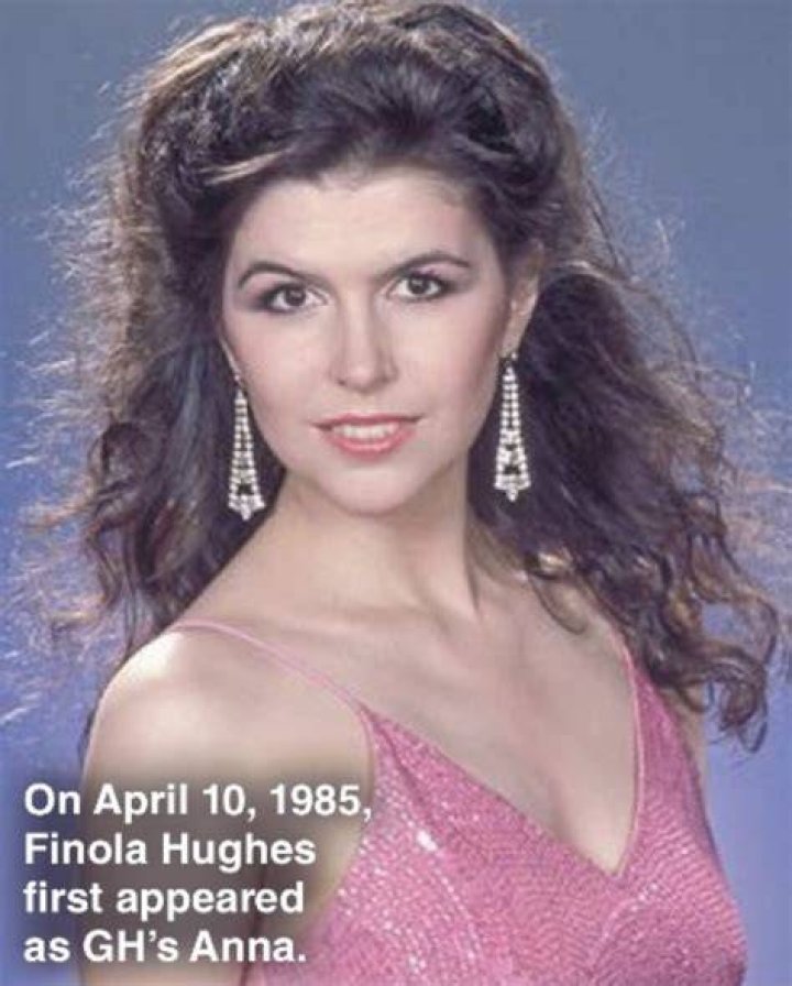 50plus Finola Hughes' haircut and hair color that works with her age
