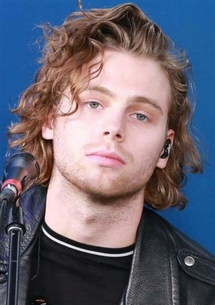 5SOS Luke Hemmings reveals his girlfriend Sierra Deaton is bisexual