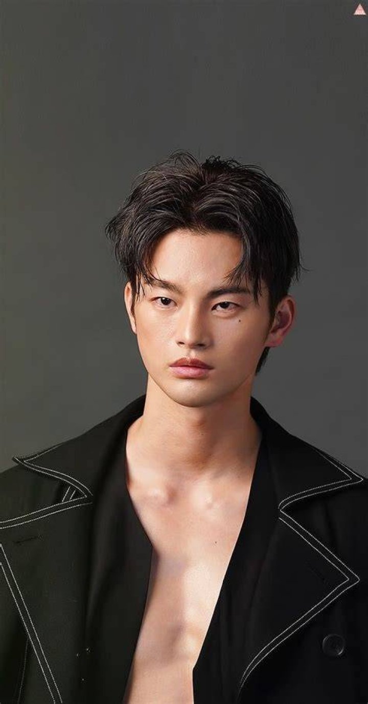 9 Seo Inguk Facts Including His Debut As A Singer, ExGirlfriend & More