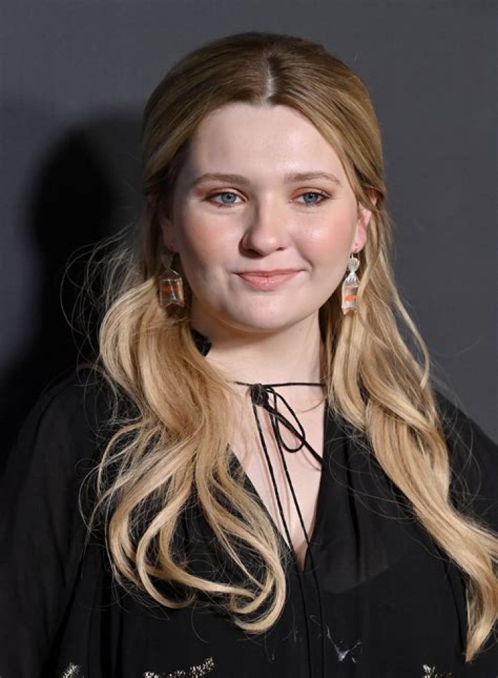 Abigail Breslin's Height, Weight, Age, Measurements & More