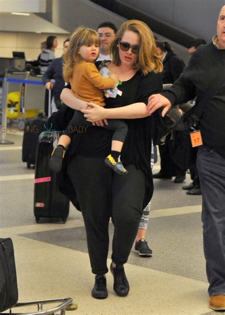 Adele Touches Down At LAX With Son Angelo Adele, Adele style, Adele
