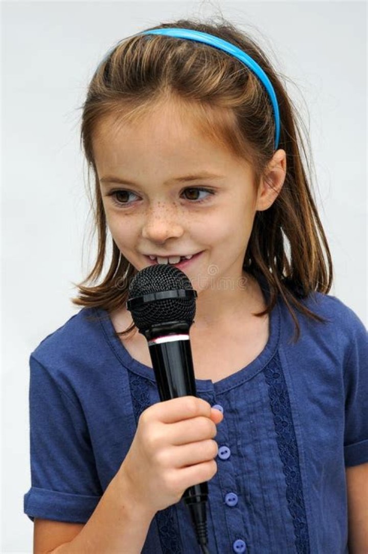 Adorable Little Girl Sings Traditional Asian/Korean Song Kim sol Mae