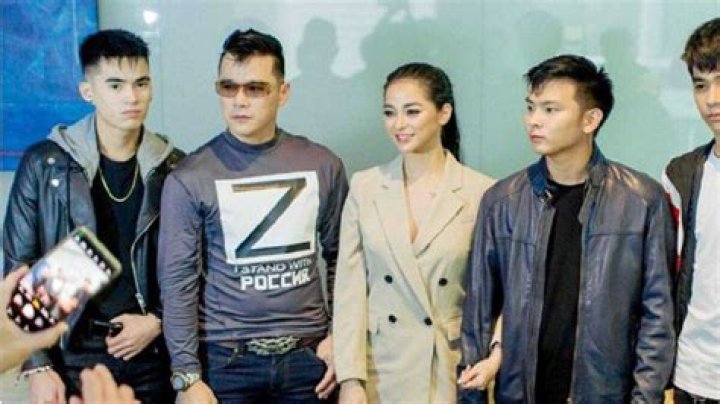 AJ Raval, dad, siblings make public appearance together; deny AJ&rsquo;s