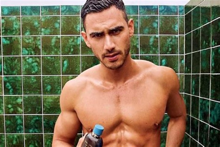 Alejandro Speitzer muestra su cuerpazo como nunca lo has visto en este