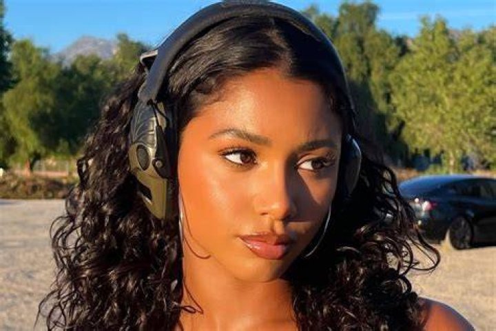 Ally Rossel Biography, Net Worth, Wiki, Age, Height, Boyfriend