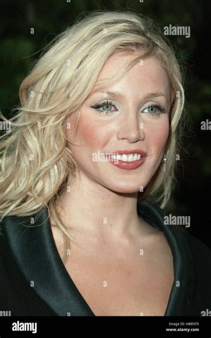 AMANDA SWISTEN AMERICAN WEDDING WORLD PREMIE UNIVERSAL STUDIOS BURBANK