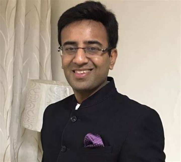 Amit Lodha Wiki, Height, Age, Wife, Family, Biography & More WikiBio