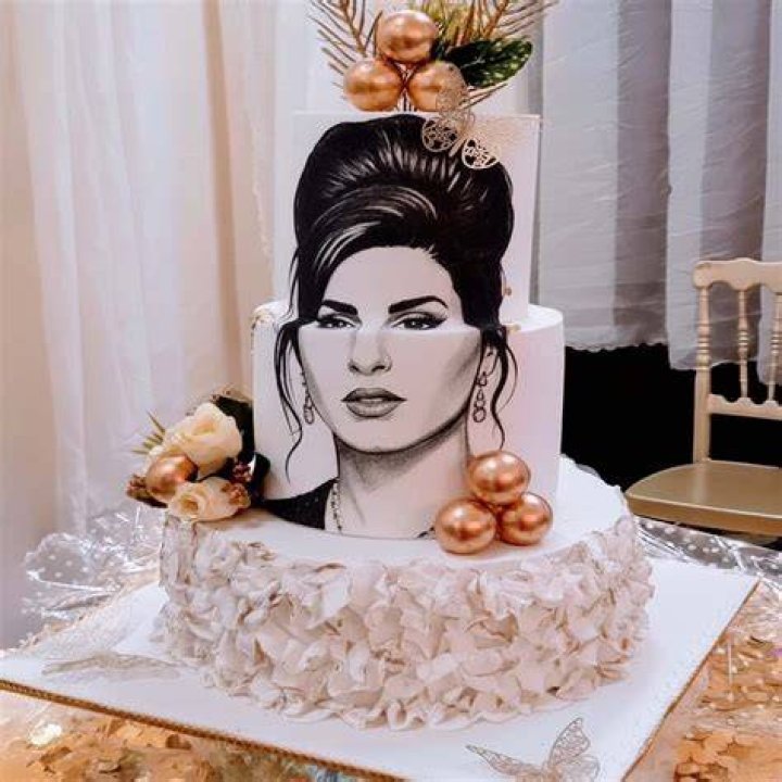 Amy winehouse cake ♡ Amy winehouse, Amy, Tortas