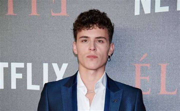 Ander &Eacute;lite 15 curiosidades sobre el actor Ar&oacute;n Piper &bull; zoNeflix