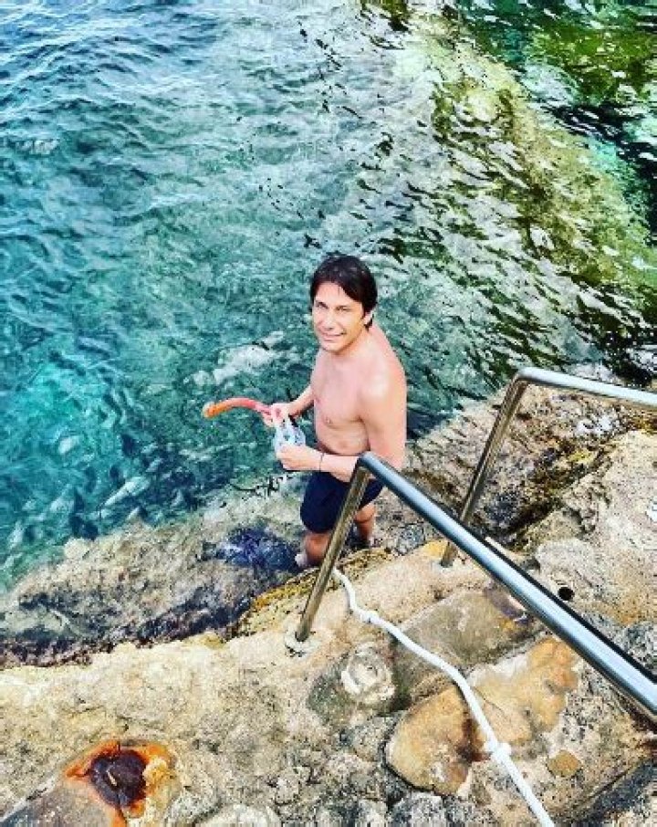Antonio conte relaxes snorkeling. MARCA English