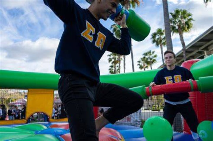 Arizona State Fraternity Guys Vomit Into Traffic, Causing Accident