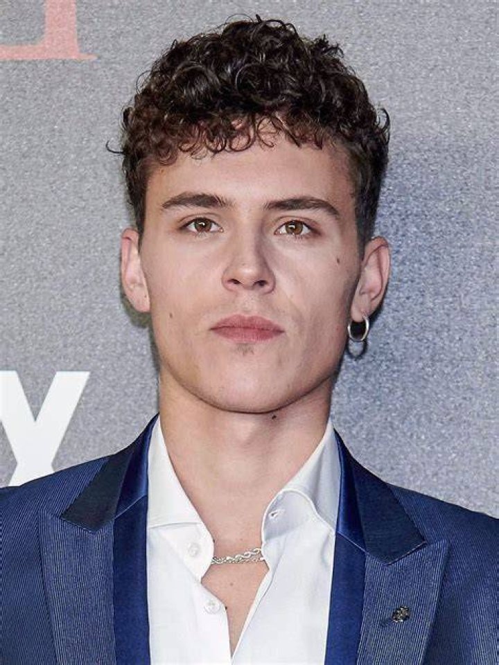 Ar&oacute;n Piper (Actor) Wiki, Bio, Age, Height, Weight, Girlfriend, Net