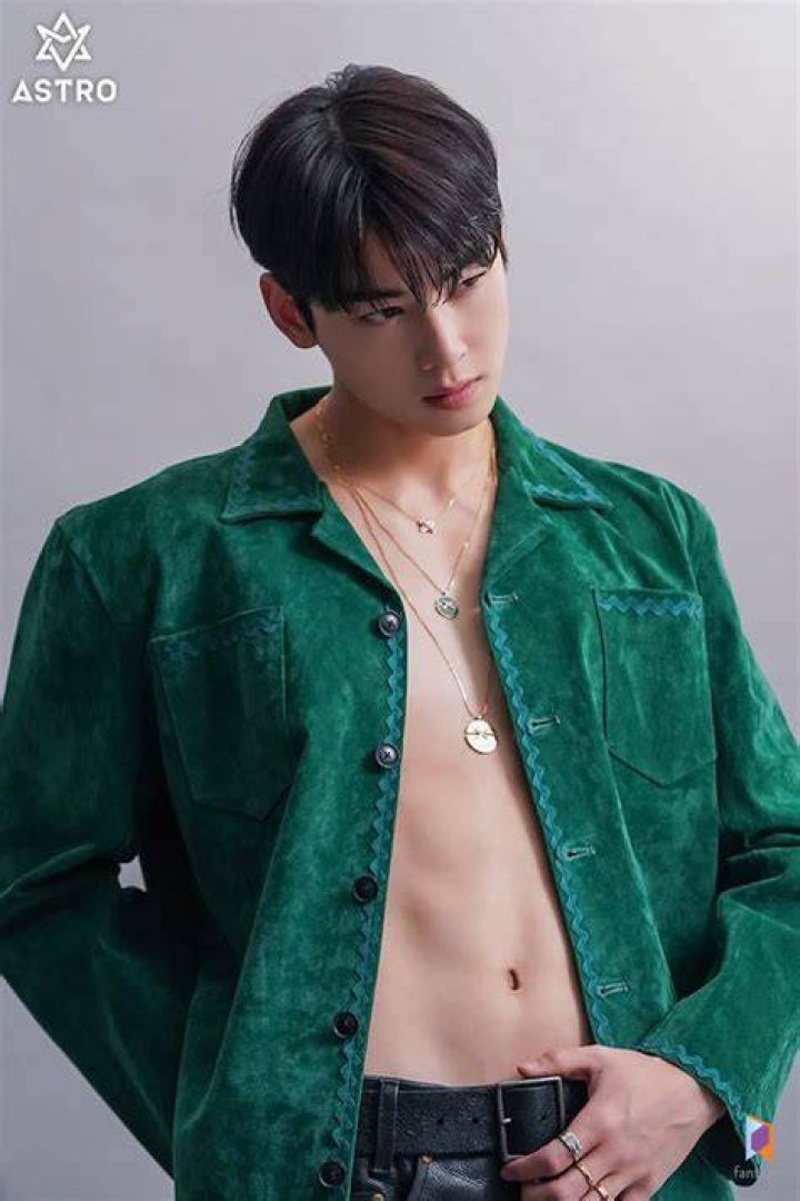 ASTRO Cha Eun Woo Flaunts PrinceLike Visuals in New SNS Photos KpopStarz
