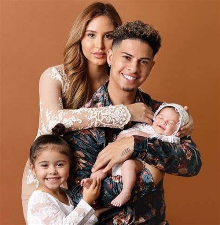 Austin McBroom Wiki, Height, Age, Wife, Net Worth, Kids, Family, Bio
