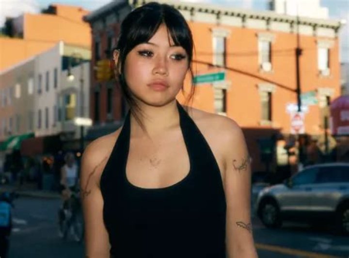 Beabadoobee Height, Weight, Net Worth, Age, Boyfriend, Bea Kristi, Wiki