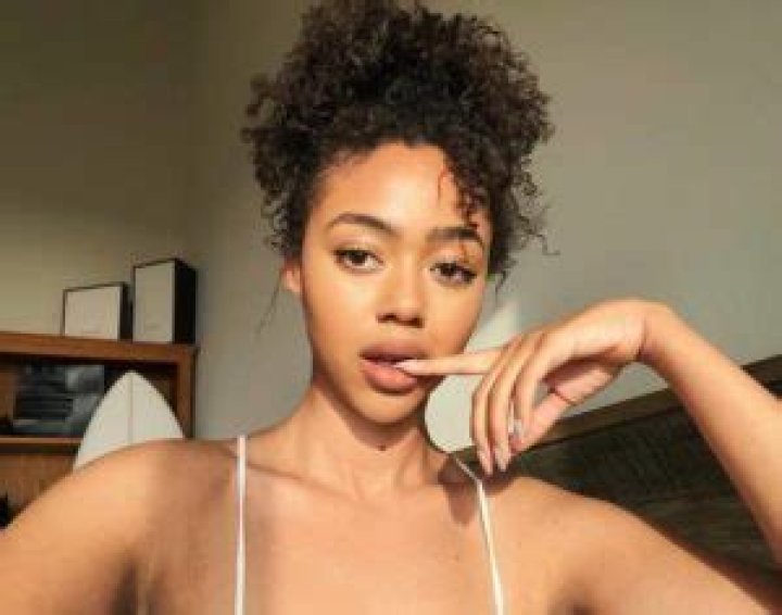 Bella Harris 15 Facts, Dating Drake, Age, Birthday, Bio