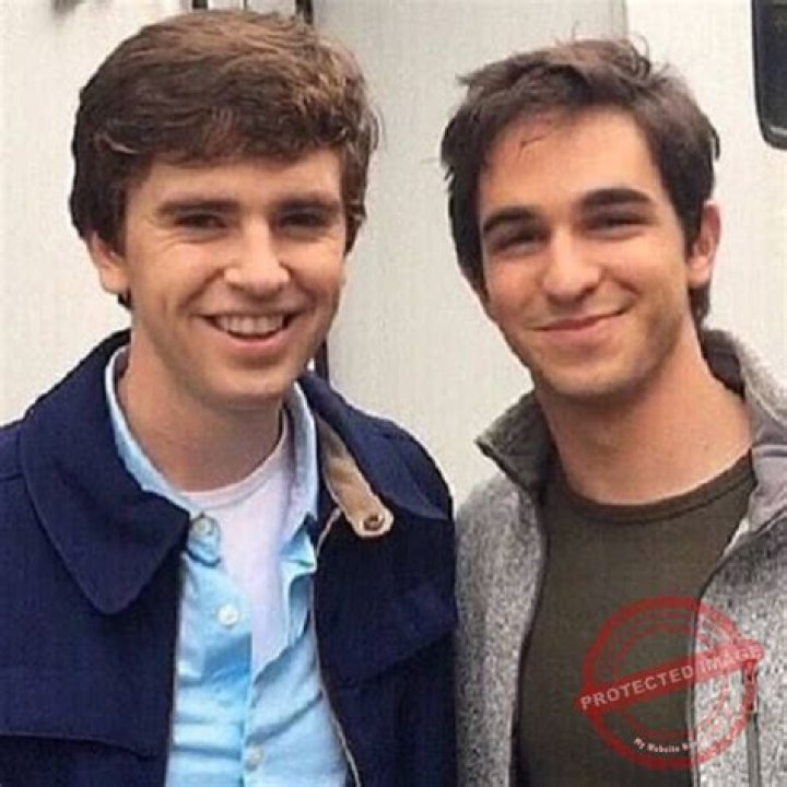 Bertie Highmore Bio, Age, Wiki, Movies, Twin, Height, Family