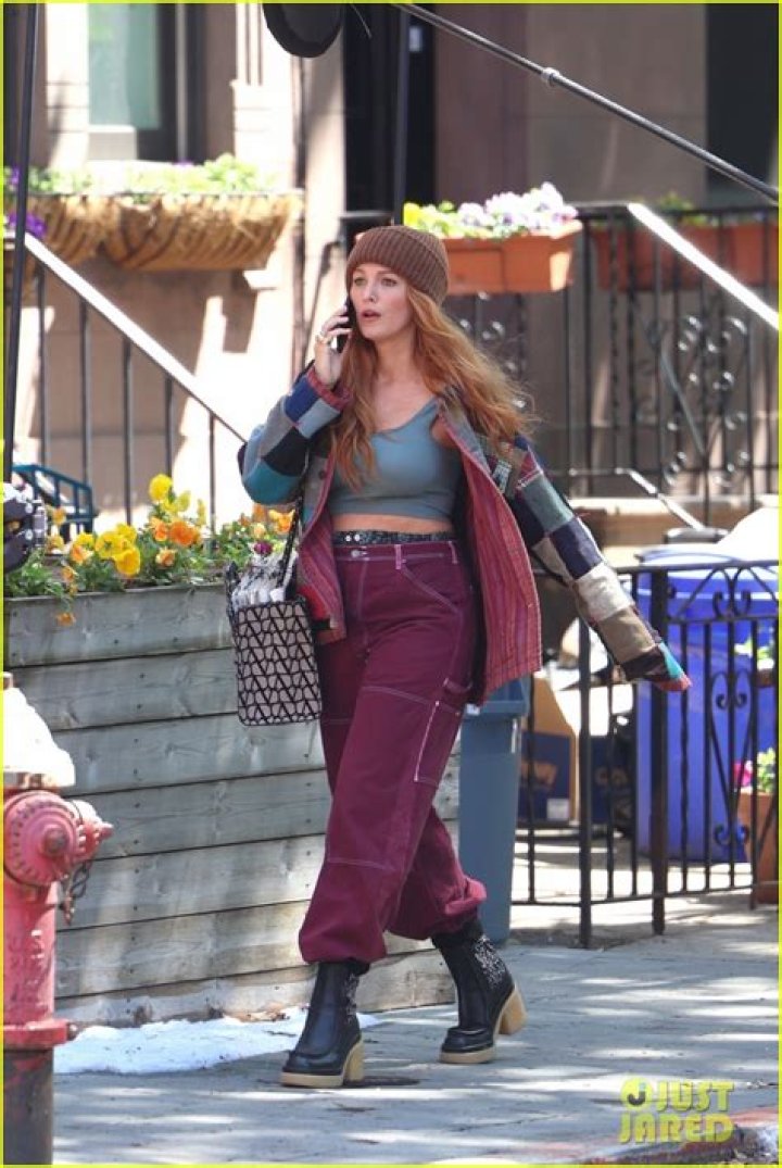 Blake Lively Continues to Film 'It Ends With Us' in New York City See