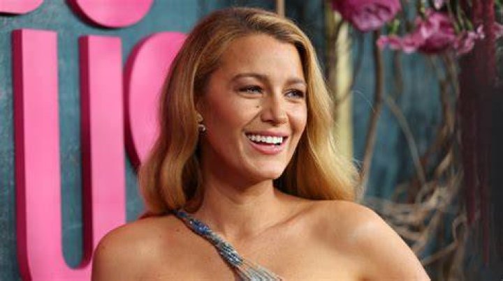Blake Lively looks unkempt on set of The Rhythm Section Daily Mail Online