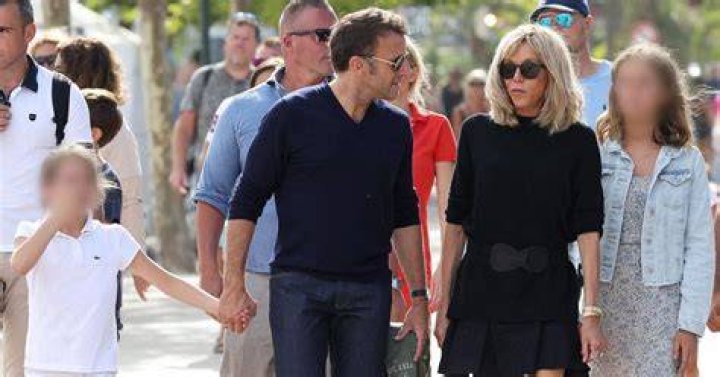 Brigitte Macron &agrave; Br&eacute;gan&ccedil;on sa fille Laurence partage une photo de la