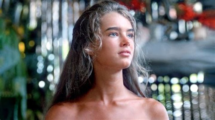 Brooke shields/ pretty girl/ floral/ hibiscus/ flowers Fashion Beauty