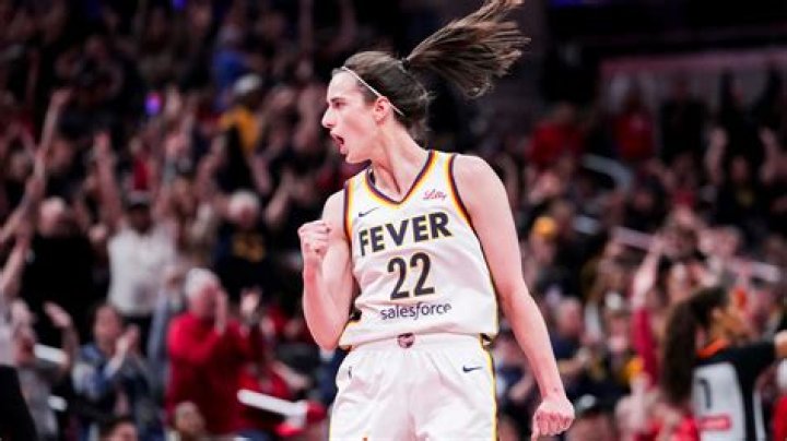 Caitlin Clark hits long 3pointer at the buzzer, scores 40 as No. 4