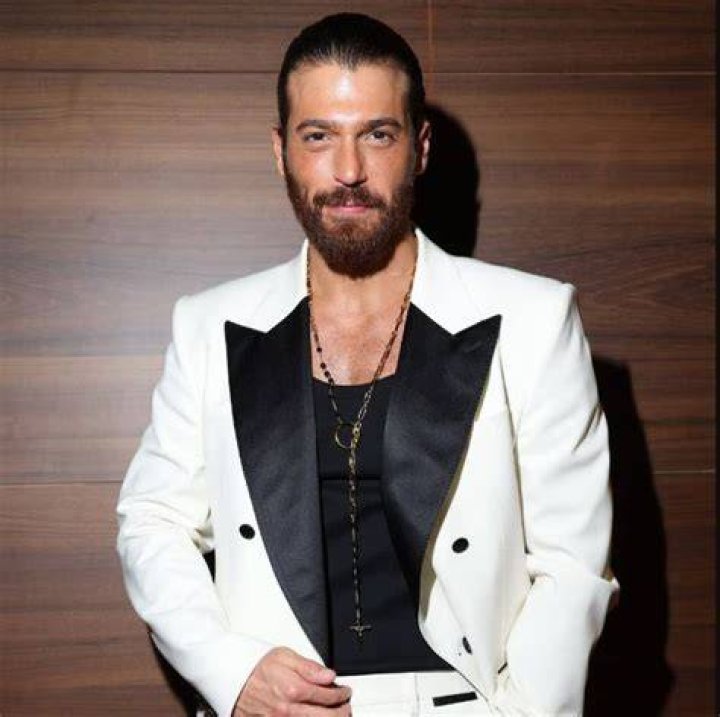 Can Yaman chi è? Età, altezza, vita privata e Instagram