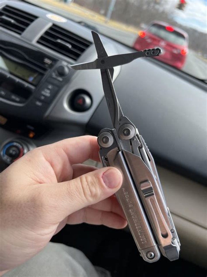 Can you take a multitool on a plane, drill ship vacancies, dremel 8200