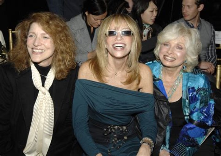 Carly Simon Shares What It Was Like Being Married to James Taylor The