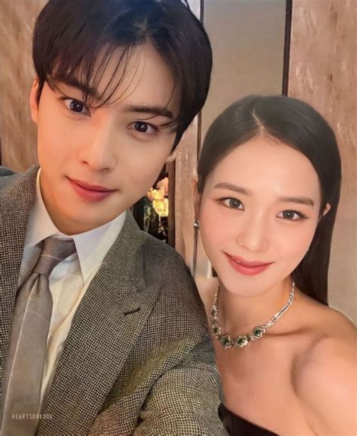 Cha Eun Woo Girlfriend Kim Saeron and Cha Eunwoo's heart