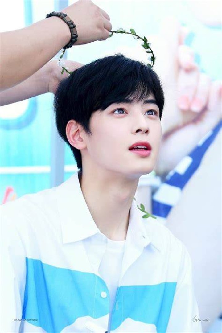 Cha Eunwoo&rsquo;s Predebut Modeling Pics Will Make You Wonder Why He Didn&rsquo;t