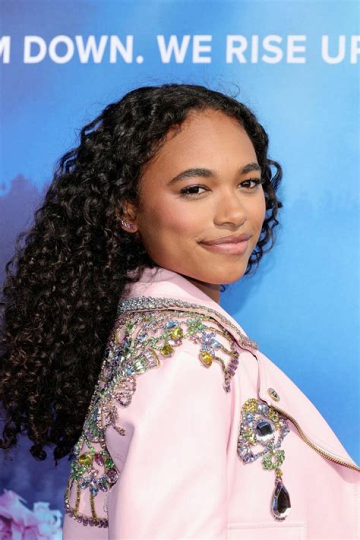 Chandler Kinney r/LadiesOfDisneyChannel