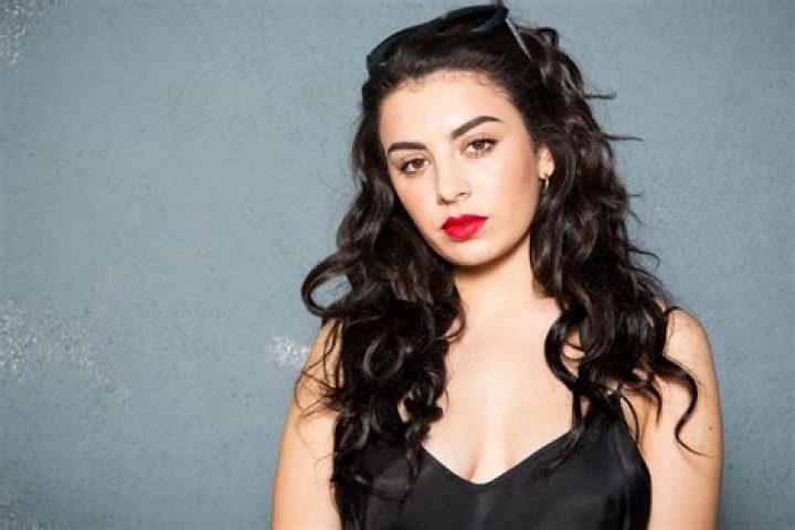Charli XCX Height, Age, Bio, Weight, Body Measurements, Net Worth
