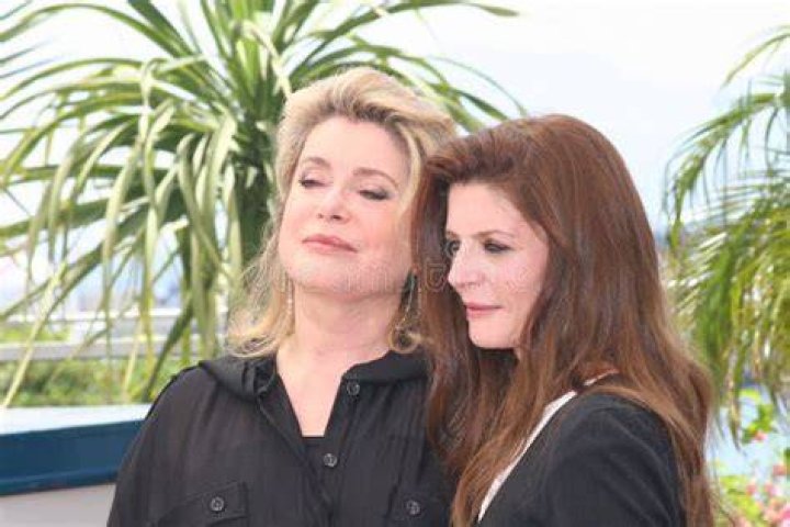 Clara Mastroianni Y Su Madre Catherine D Imagen editorial Imagen de