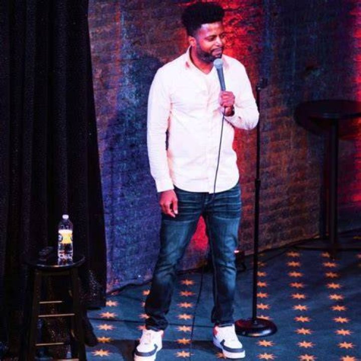 Comedian John at Pickwick & Frolic, an engaging storyteller