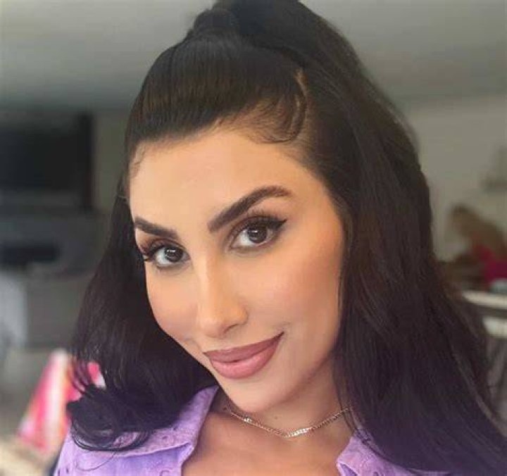 Courtney Khondabi Biography, Age, Height, Husband mrDustBin