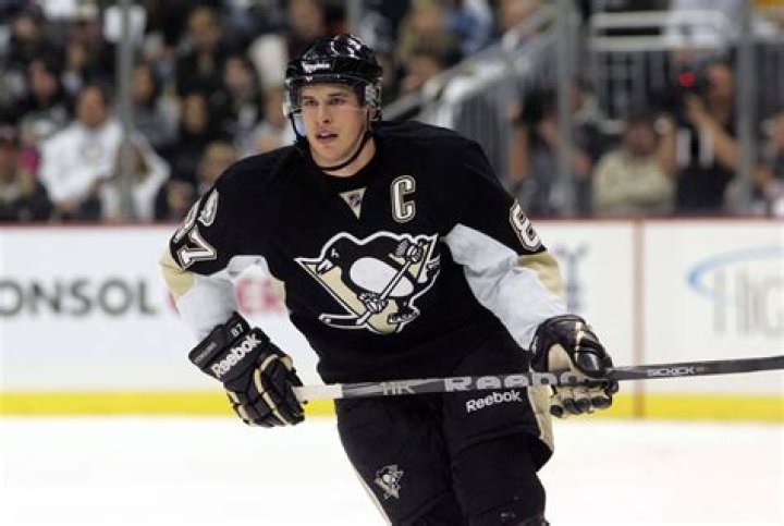 Crosby's sister carving own hockey path in goal