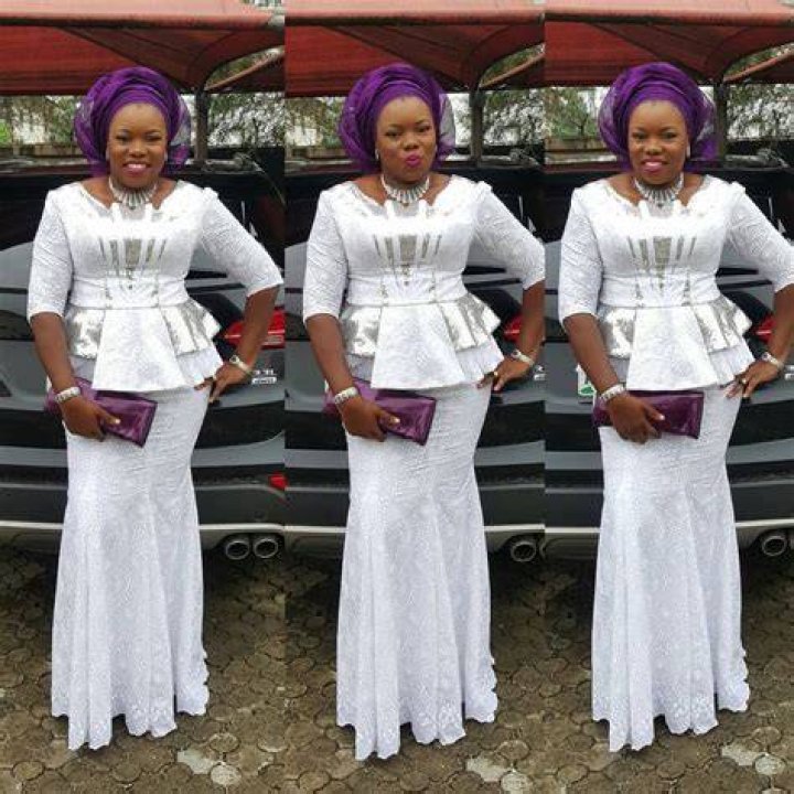 Current Lace Skirt And Blouse Styles For Stylish Women/Ladies