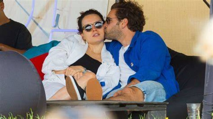Daisy Ridley cuddles fianc&eacute; Tom Bateman after confirming their