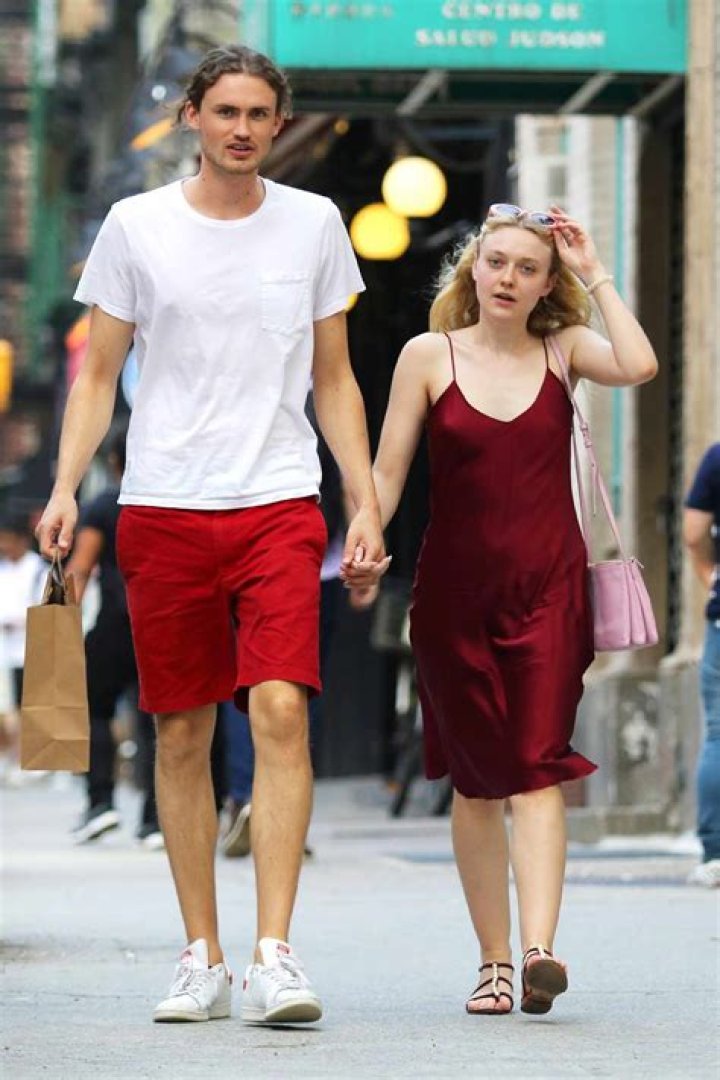Dakota Fanning coordinates with boyfriend Jamie Strachan Daily Mail