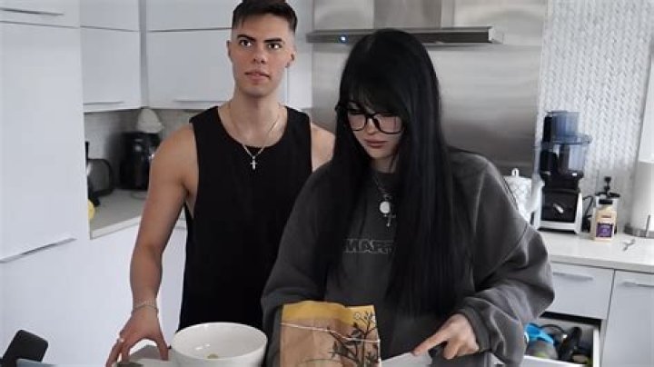 Dantes Teaching GF Who Gross Gore Is YouTube