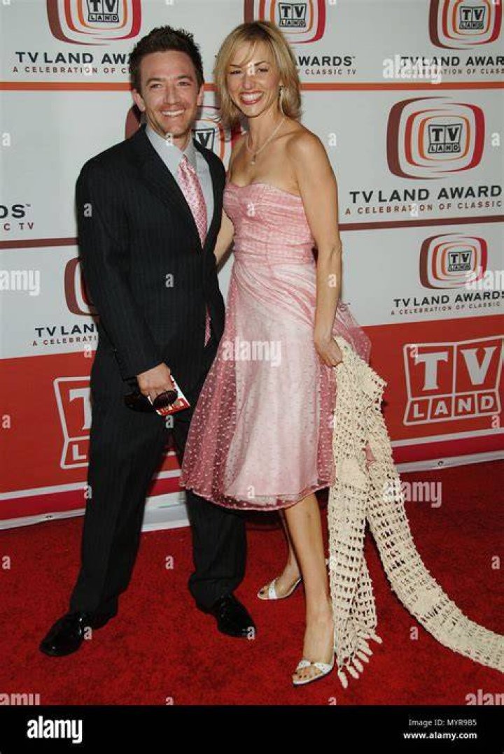 David Faustino 2023 Wife, net worth, tattoos, smoking & body facts