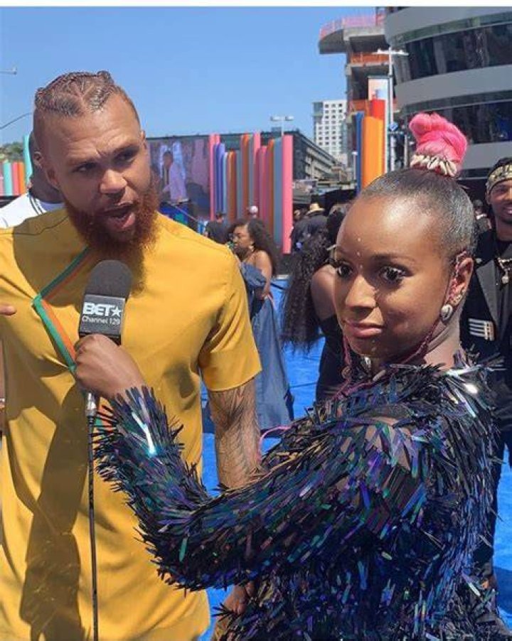 Davido And Jidenna Meet With Tall NBA Players &ldquo;See As I Short&rdquo; Davido