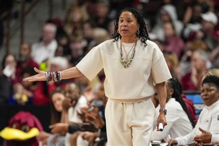 Dawn Staley outfits tracker What South Carolina coach is wearing at
