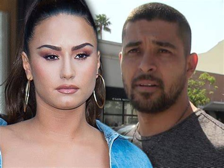 Demi Lovato and Her Boyfriend Jutes at Crossroads Kitchen in Los