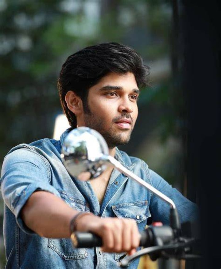 Dhruv Vikram Date Of Birth, Height, Weight, Girlfriend, Wife, Education
