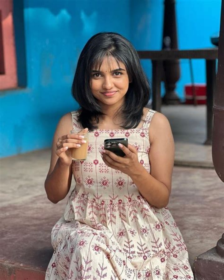 Discovering Mamitha Baiju's Height In Feet A Closer Look