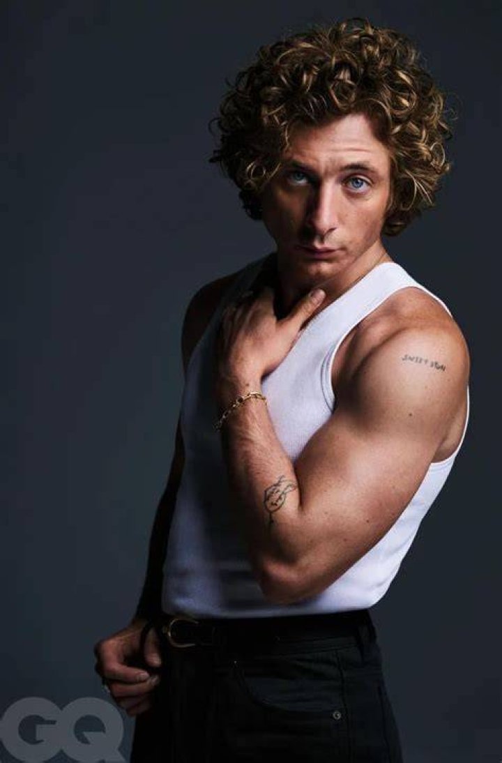 Does Jeremy Allen White Have A Scar On Back? Surgery Details